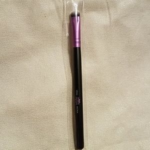 Vera Mona eyeshadow brush